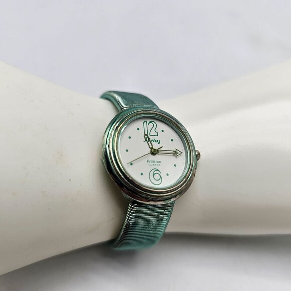 Vintage Slinky Armitron Green Wristwatch With Stainless Steel Back - Picture 2 of 5